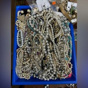 VINTAGE PEARLS JEWELRY “WONDERS FOUND” FOR A POSHMARK SHOW ONLY 2/7/25 1800ET